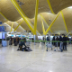 Viajeros en la Terminal T4 del Aeropuerto Adolfo Suárez Madrid-Barajas, a 30 de marzo de 2026, en Madrid (España).  Jesús Hellín - Europa Press
