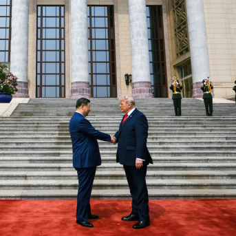 El presidente de China, Xi Jinping (izquierda), recibe a su homólogo de Estados Unidos, Donald Trump (derecha), en Pekín, el 14 de mayo de 2026 (archivo) -/White House via Planet Pix via / DPA