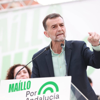El candidato de Por Andalucía a la Presidencia de la Junta de Andalucía, Antonio Maíllo, en el acto de cierre de campaña en Sevilla. ROCIO RUZ / EUROPA PRESS