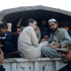 Presuntos migrantes indocumentados y refugiados afganos detenidos en una operación en Peshawar, Pakistán, en marzo de 2026 Europa Press/Contacto/Hussain Ali