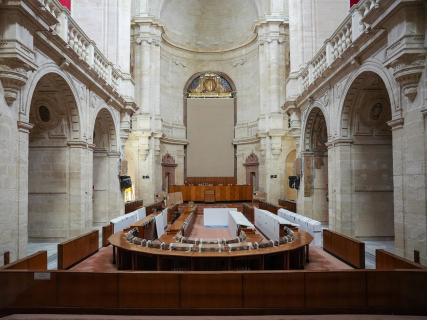 Estado actual del Salón de Plenos del Parlamento de Andalucía que se prepara para el inicio de las obras. A 27 de marzo de 2026, en Sevilla (Andalucía, España) María José López - Europa Press