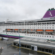 El crucero 'Ambition', aislado por un brote de gastroenteritis que afectó a decenas de pasajeros y tripulación, atraca en el puerto de A Coruña, a 16 de mayo de 2026. M. DYLAN