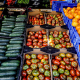 Un puesto de frutas y hortalizas en un mercadillo al aire libre Ricardo Rubio - Europa Press