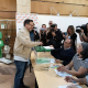 El candidato de Adelante Andalucía, José Ignacio García, votando en su colegio electoral en Jerez. EUROPA PRESS