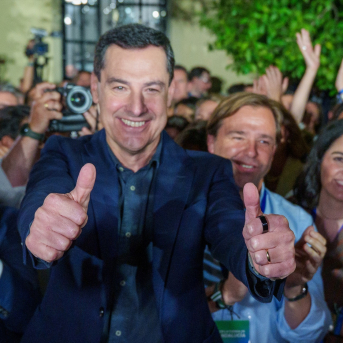 Juanma Moreno Bonilla ha ganado las elecciones en Andalucía, pero sin mayoría absoluta. Francisco J. Olmo/Europa Press.