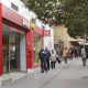 Personas a la entrada de un supermercado Dia Eduardo Parra - Europa Press