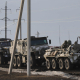 Vehículos militares aparcados junto a una carretera cerca de la frontera entre Rusia y Ucrania en la región de Bélgorod, Rusia. Anton Vergun / Sputnik / ContactoPhoto