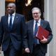 El vice primer ministro y titular de Justicia, David Lammy, junto al primer ministro de Reino Unido, Keir Starmer, a la salida de Downing Street.  Europa Press/Contacto/Thomas Krych