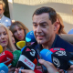 El candidato del PP andaluz a la reelección, Juanma Moreno, atiende a los medios a su llegada a la sede del PP en Sevilla para seguir los resultados electorales. A 17 de mayo de 2026 en Sevilla (Andalucía, España).   Francisco J. Olmo - Europa Press