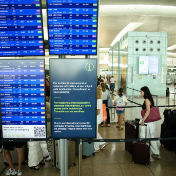 Paneles de llegadas y salidas en el aeropuerto de Josep Tarradellas Barcelona - El Prat, a 19 de julio de 2024, en Barcelona, Catalunya (España).   Alberto Paredes - Europa Press