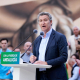 El presidente del PP, Alberto Núñez Feijóo, interviene en el acto de cierre de campaña del PP de Almería. A 15 de mayo de 2026 en Almería (Andalucía, España). Marian León - Europa Press