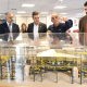 De izquerda a derecha, Jesús Izcue y Mikel Jauregi escuchan explicaciones sobre las inversiones de ArcelorMittal en Sestao en una visita a la planta junto al alcalde Gorka Álvarez (derecha) ARCELORMITTAL-IREKIA