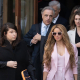 La cantante Shakira (c) junto a sus abogados, Pau Molins (2i), Miriam Company (1d), a su salida de la Audiencia Nacional el día que comienza su juicio, a 20 de noviembre de 2023, en Barcelona, Catalunya (España) David Zorrakino - Europa Press
