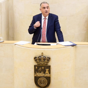 Cantabria eleva a 2,1 millones su oferta y se queda 63 pisos de la Sareb en Los Corrales tras dos subidas Cantabria eleva a 2,1 millones su oferta y se queda 63 pisos de la Sareb en Los Corrales tras dos subidas