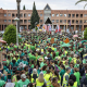 Decenas de personas se concentran frente a la sede de la Consellería de Educación | Europa Press