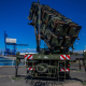 Un sistema de misiles antiaéreos Patriot en el puerto de Rostock, Alemania, durante un ejercicio militar Jens Büttner/dpa