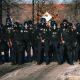 Agentes federales montan guardia con equipo antidisturbios mientras activistas se manifiestan contra los agentes federales del ICE que continúan su represión contra la inmigración en Minneapolis, Minnesota Europa Press/Contacto/Dave Decker
