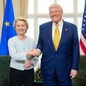 La presidenta de la Comisión Europea, Ursula von der Leyen, y el presidente de Estados Unidos, Donald Trump, el pasado verano en Turnberry (Escocia) tras anunciar un pacto para limitar los aranceles a la UE. Fred Guerdin/EU Commission /dpa La presidenta de la Comisión Europea, Ursula von der Leyen, y el presidente de Estados Unidos, Donald Trump, el pasado verano en Turnberry (Escocia) tras anunciar un pacto para limitar los aranceles a la UE. Fred Guerdin/EU Commission /dpa
