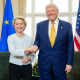 La presidenta de la Comisión Europea, Ursula von der Leyen, y el presidente de Estados Unidos, Donald Trump, el pasado verano en Turnberry (Escocia) tras anunciar un pacto para limitar los aranceles a la UE. Fred Guerdin/EU Commission /dpa
