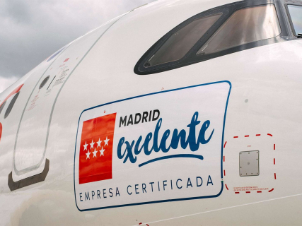 Iberia Express con el sello "Madrid Excelente" en su modelo Airbus A321neo IBERIA EXPRESS
