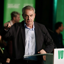 El expresidente del Gobierno José Luis Rodríguez Zapatero, durante su intervención en el mitin. A 14 de mayo de 2026, en Cádiz (Andalucía, España). Nacho Frade - Europa Press