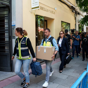 Agentes de la Policía Nacional salen de la oficina del expresidente José Luis Rodríguez Zapatero en Ferraz Matias Chiofalo - Europa Press Agentes de la Policía Nacional salen de la oficina del expresidente José Luis Rodríguez Zapatero en Ferraz Matias Chiofalo - Europa Press