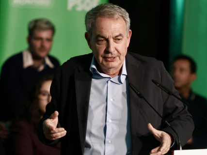 El expresidente del Gobierno José Luis Rodríguez Zapatero, durante su intervención en el mitin. A 14 de mayo de 2026, en Cádiz (Andalucía, España).  Nacho Frade - Europa Press