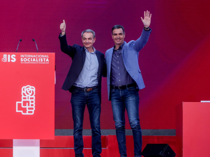 El expresidente del Gobierno, José Luis Rodríguez Zapatero y el presidente Pedro Sánchez en una imagen de archivo. Ricardo Rubio - Europa Press