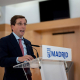 El alcalde de Madrid, José Luis Martínez-Almeida, presenta en la antesala del Pleno del Palacio de Cibeles la imagen institucional que lucirá la capital durante la próxima visita oficial del papa León XIV Gabriel Luengas - Europa Press