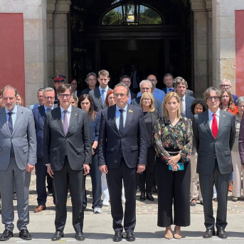 Illa y Rull lideran un minuto de silencio en el Parlament por el feminicidio de Figueres