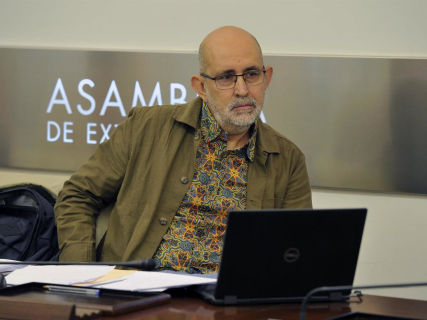 El diputado de Unidas por Extremadura José Antonio González Frutos, en la comisión UNIDAS POR EXTREMADURA