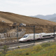 Imagen de un tren AVE a su paso por el punto donde tuvo lugar el desprendimiento de un talud que ha tenido suspendida la conexión directa Málaga-Madrid durante tres meses. A 30 de abril de 2026 en Málaga (Andalucía, España).  Álex Zea - Europa Press