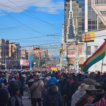 Marcha sobre La Paz para exigir la dimisión del presidente de Bolivia, Rodrigo Paz MOVIMIENTOS SOCIALES DE BOLIVIA