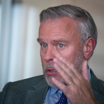 El expresidente del Comité Militar de la OTAN, el almirante Rob Bauer, durante una entrevista para Europa Press, a 19 de mayo de 2026, en Madrid (España). Fernando Sánchez - Europa Press