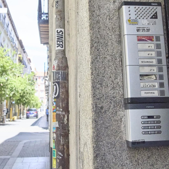 Exterior de un piso turístico en el centro de Madrid tras el anuncio del ministerio de Consumo de bloquear casi 66.000 anuncios ilegales, a 19 de mayo de 2025, en Madrid (España) Jesús Hellín - Europa Press Exterior de un piso turístico en el centro de Madrid tras el anuncio del ministerio de Consumo de bloquear casi 66.000 anuncios ilegales, a 19 de mayo de 2025, en Madrid (España) Jesús Hellín - Europa Press