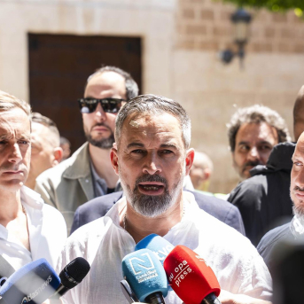 El presidente de Vox, Santiago Abascal, en una atención a los medios. MARIAN LEON / EUROPA PRESS