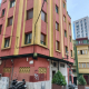 Edificio de Gijón en el que fue hallado un cadáver en una bolsa de basura en la calle Contracay. EUROPA PRESS