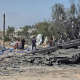 Los palestinos inspeccionan el lugar donde se produjo un ataque israelí en Jan Yunis, al sur de la Franja de Gaza Europa Press/Contacto/Tariq Mohammad