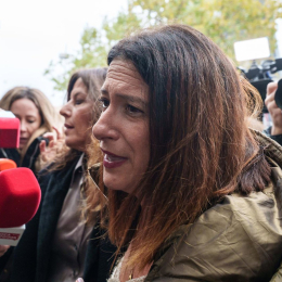 Leire Díez a su llegada a los juzgados de Plaza de Castilla para declarar por el caso ‘Leire Díez’, a 17 de noviembre de 2025, en Madrid (España).  Matias Chiofalo - Europa Press
