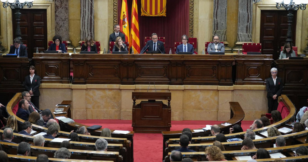 The TSJC obliges Parliament to permanently display the flag of Spain