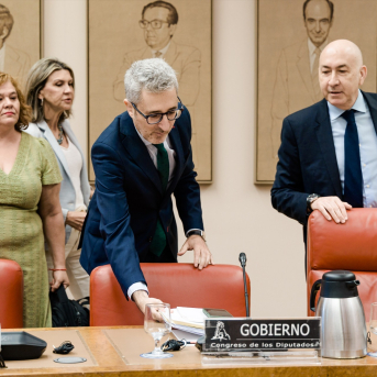 El ministro de Hacienda, Arcadi España (c), comparece ante la Comisión de Hacienda y Función Pública, en el Congreso de los Diputados, a 4 de junio de 2026, en Madrid | Carlos Luján / Europa Press