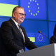 El vice primer ministro de Ucrania, Taras Kachka, junto a la viceministra de Asuntos Europeos de la República de Chipre, Marilena Raouna, este lunes en Luxemburgo. ALEXANDROS MICHAILIDIS