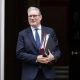 El primer ministro británico, Keir Starmer, a la salida de Downing Street.  Europa Press/Contacto/Phil Lewis