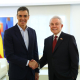 El presidente del Gobierno, Pedro Sánchez, se reúne con el embajador de Estados Unidos en España, Benjamín León, en el Palacio de la Moncloa POOL MONCLOA / CARLOS HERRERO