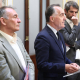 El portavoz parlamentario de Izquierda Unida, Enrique Santiago (i), el ministro Ernest Urtasun (d), y el portavoz socialista de la comisión constituciona, Artemi Rallo (c), cuando anunciaron el desbloqueo de la reforma  Eduardo Parra - Europa Press