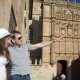 Foto de archivo de unos turistas frente a la fachada de la Universidad de Salamanca AYTO SALAMANCA