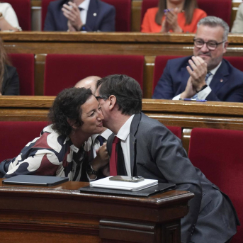 El Parlament da luz verde a la ley de acompañamiento de los Presupuestos catalanes con el apoyo de PSC, ERC y Comuns El Parlament da luz verde a la ley de acompañamiento de los Presupuestos catalanes con el apoyo de PSC, ERC y Comuns