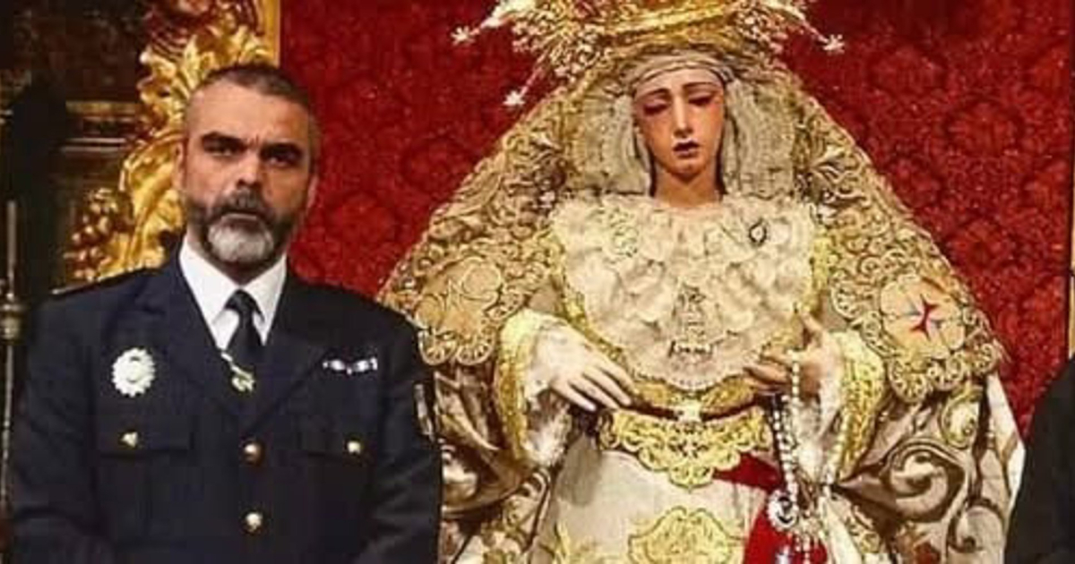 The mayor of Seville expresses his regret for the death of a local police officer decorated for a rescue in the Guadalquivir