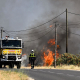 Un bombero de la Agencia de Protección Civil francesa camina por una carretera junto a un incendio forestal cerca de Ille-sur-Tet. El incendio se declaró el 4 de julio en una remota sierra cerca de Trevillach Matthieu Rondel/AFP/dpa