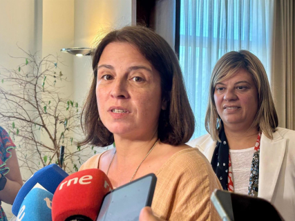 La delegada del Gobierno en Asturias, Adriana Lastra, y la vicepresidenta del Principado, Gimena Llamedo. EUROPA PRESS